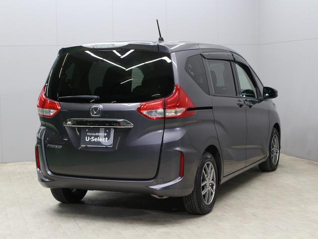フリード Ｇ・ホンダセンシング　ワンオーナー　禁煙車　ＬＥＤライト　メモリーナビ　フルセグ　ＣＤ　ＤＶＤ　Ｂｌｕｅｔｏｏｔｈ　リアカメラ　ＥＴＣ　ドラレコ　両側パワースライドドア　オートライト　社外１５インチアルミ　スマートキー（13枚目）