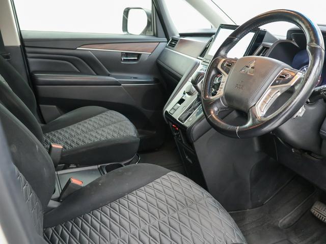 デリカＤ：５ Ｐ　純正１０インチナビ／Ｂｌｕｅｔｏｏｔｈ／フルセグ／３６０度カメラ／ドラレコ／フリップダウンモニター／両側パワースライドドア／パワーバックドア／ＬＥＤヘッド／盗難防止装置／衝突安全ボディ／シートヒーター（16枚目）