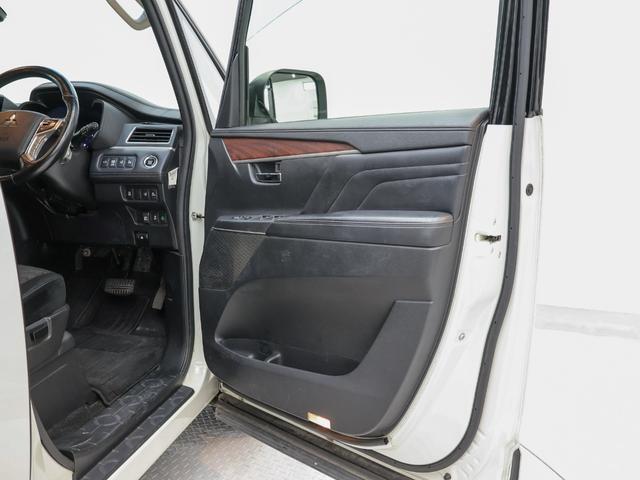 デリカＤ：５ Ｐ　純正１０インチナビ／Ｂｌｕｅｔｏｏｔｈ／フルセグ／３６０度カメラ／ドラレコ／フリップダウンモニター／両側パワースライドドア／パワーバックドア／ＬＥＤヘッド／盗難防止装置／衝突安全ボディ／シートヒーター（38枚目）