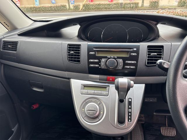 必ず使用するシフトレバー。確りと確認したいですね。