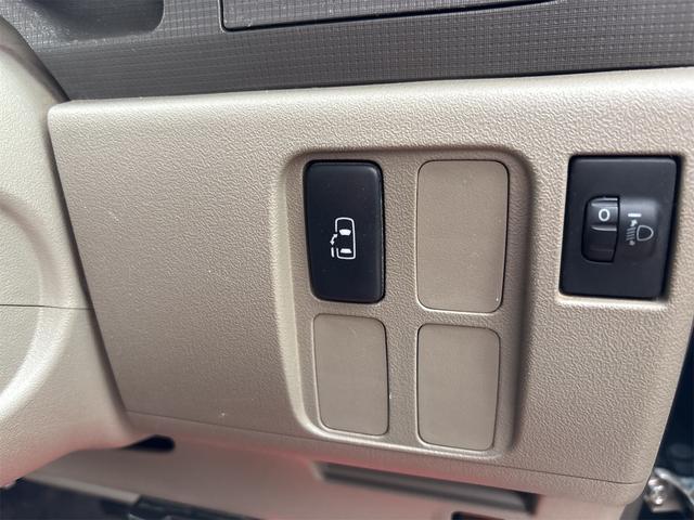 タント Ｘリミテッド　電動スライドドア　タイヤ４本新品　ナビ　ＴＶ　スマートキー　ベンチシート　ＣＶＴ　盗難防止システム　ＡＢＳ　ＣＤ　アルミホイール　衝突安全ボディ　エアコン　パワーステアリング　パワーウィンドウ（3枚目）