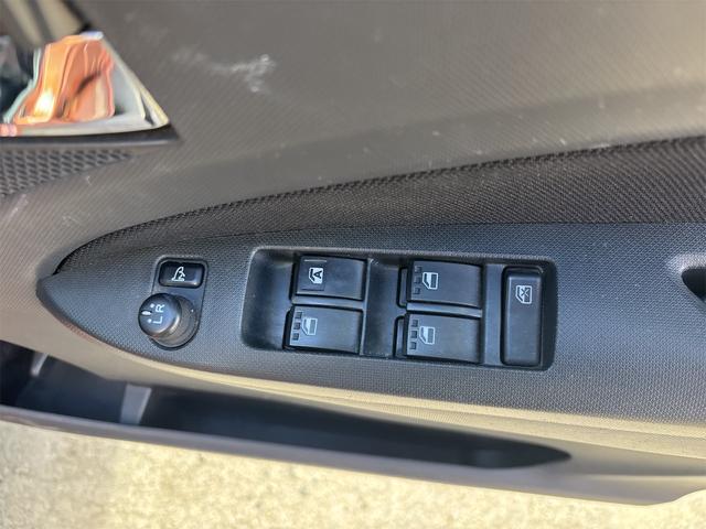 �p���[�E�B���h�E�̃X�C�b�`�ł���B�^�]�Ȃɋ��Ȃ��瑋���J���߂̃R���g���[���ł��܂���B