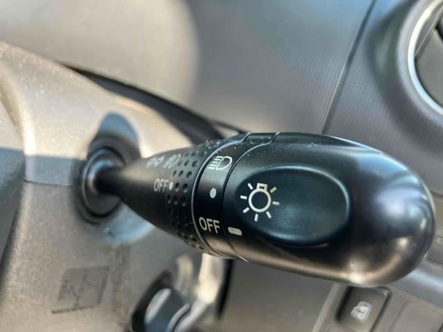 タント カスタムＸスペシャル　ＥＴＣ　電動スライドドア　ＴＶ　ＨＩＤ　スマートキー　アイドリングストップ　電動格納ミラー　ベンチシート　ＣＶＴ　盗難防止システム　ＡＢＳ　ＣＤ　ＵＳＢ　アルミホイール　衝突安全ボディ　エアコン（9枚目）