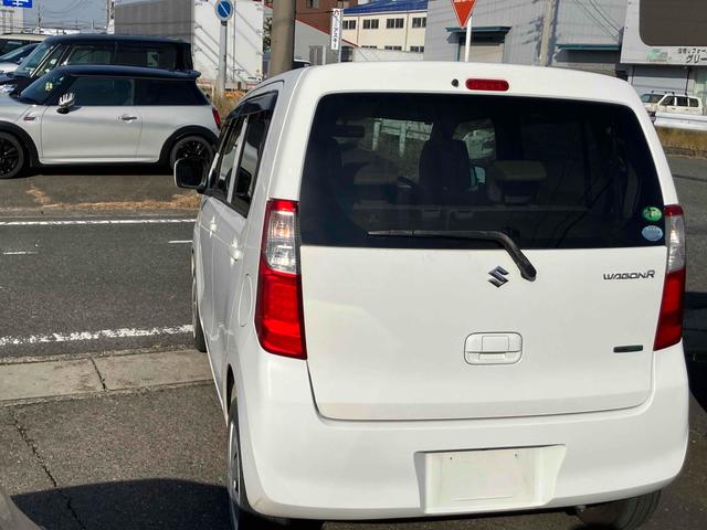 ワゴンＲ ＦＸ　アイドリングストップ　電動格納ミラー　ベンチシート　ＣＶＴ　盗難防止システム　ＡＢＳ　ＣＤ　ミュージックプレイヤー接続可　衝突安全ボディ　エアコン　パワーステアリング　パワーウィンドウ（32枚目）