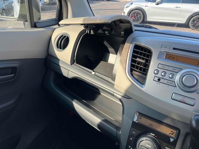ワゴンＲ ＦＸ　アイドリングストップ　電動格納ミラー　ベンチシート　ＣＶＴ　盗難防止システム　ＡＢＳ　ＣＤ　ミュージックプレイヤー接続可　衝突安全ボディ　エアコン　パワーステアリング　パワーウィンドウ（41枚目）