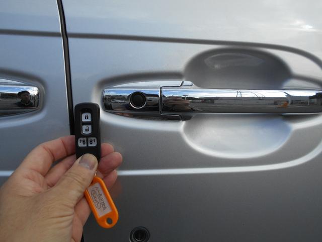 N-BOXカスタム G ターボSSパッケージ 禁煙/ターボ/衝突軽減ブレーキ(あんしんパッケージ)/ナビ装備スペシャルパッケージ/両側電動スライドドア/ナビ/TV/Bカメラ/ETC/クルコン/オートリトラミラー/HID/15インチアルミ(18枚目)