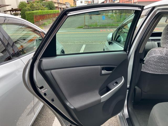 プリウス S エアコン パワーステアリング パワーウィンドウ 運転席エアバック 助手席エアバック 盗難防止システム 衝突安全ボディ スマートキー(27枚目)