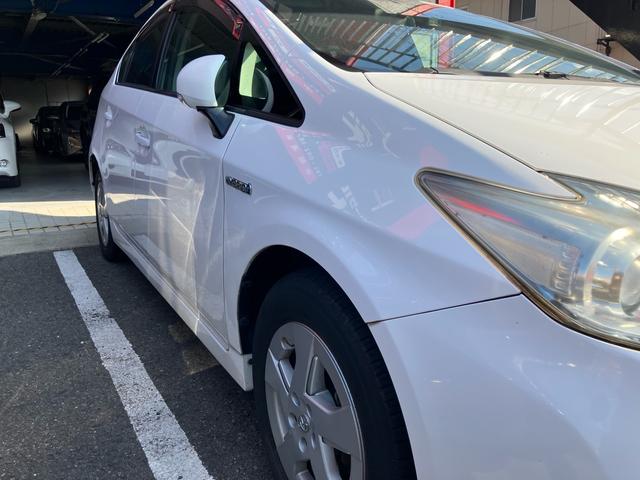 プリウス Ｓ　エアコン　パワーステアリング　パワーウィンドウ　運転席エアバッグ　助手席エアバッグ　盗難防止システム　衝突安全ボディ　スマートキー（9枚目）
