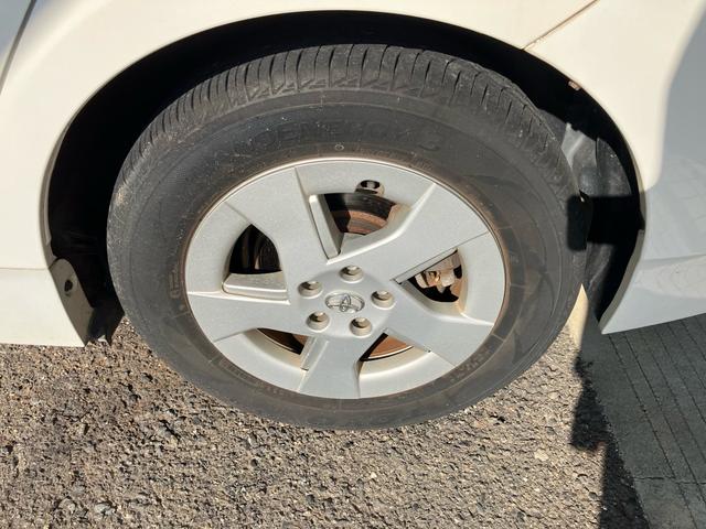 プリウス Ｓ　エアコン　パワーステアリング　パワーウィンドウ　運転席エアバッグ　助手席エアバッグ　盗難防止システム　衝突安全ボディ　スマートキー（12枚目）
