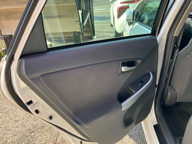 プリウス Ｓ　エアコン　パワーステアリング　パワーウィンドウ　運転席エアバッグ　助手席エアバッグ　盗難防止システム　衝突安全ボディ　スマートキー（20枚目）