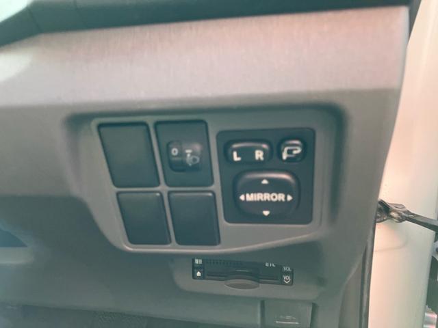 プリウス Ｓ　エアコン　パワーステアリング　パワーウィンドウ　運転席エアバッグ　助手席エアバッグ　盗難防止システム　衝突安全ボディ　スマートキー（24枚目）