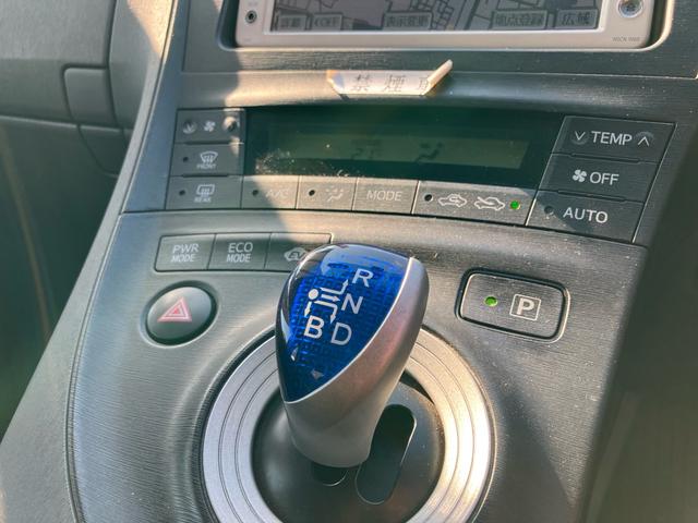 プリウス Ｓ　エアコン　パワーステアリング　パワーウィンドウ　運転席エアバッグ　助手席エアバッグ　盗難防止システム　衝突安全ボディ　スマートキー（29枚目）