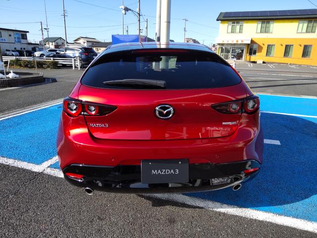 ＭＡＺＤＡ３ファストバック ２０Ｓ　レトロスポーツエディション　ドライブレコーダー　ＥＴＣ　全周囲カメラ　ナビ　クリアランスソナー　オートクルーズコントロール　衝突被害軽減システム　アルミホイール　オートライト　ＬＥＤヘッドランプ　パワーシート　スマートキー（16枚目）