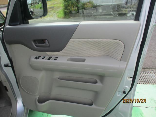 スペーシア Ｘ　カーナビ・プッシュスタート・フロアマット・ドアバイザー・オートエアコン・片側パワースライドドア・新品タイヤ付き（30枚目）