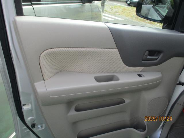 スペーシア Ｘ　カーナビ・プッシュスタート・フロアマット・ドアバイザー・オートエアコン・片側パワースライドドア・新品タイヤ付き（32枚目）