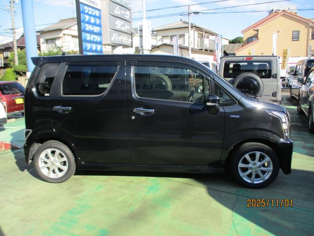 ワゴンＲスティングレー ハイブリッドＸ　ワンオーナー車・オートエアコン・プッシュスタート・フロアマット・ドアバイザー・新品タイヤ（4枚目）