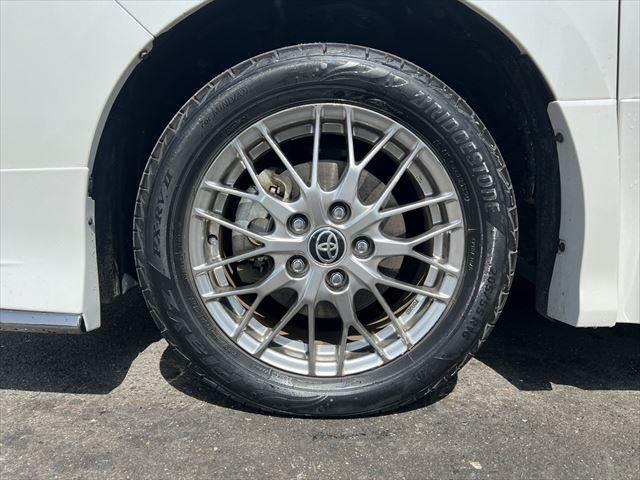 ノア ハイブリッドＳｉ　ダブルバイビーＩＩ　純正１０インチナビ　両側パワースライドドア　衝突軽減ブレーキ　モデリスタエアロ　バックカメラ　ＥＴＣ２．０　Ｂｌｕｅｔｏｏｔｈ　フルセグＴＶ　禁煙車　シートヒーター　ＬＥＤヘッドライト　スマートキー（27枚目）