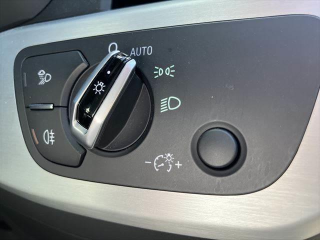 Ａ４アバント ２．０ＴＦＳＩ　禁煙車　衝突軽減ブレーキ　純正ＳＤナビ　バックカメラ　ＥＴＣ　ＬＥＤヘッドライト　フルセグテレビ　パワシート　ハーフレザーシート　シートヒーター　スマートキー　レーダークルーズコントロール（42枚目）