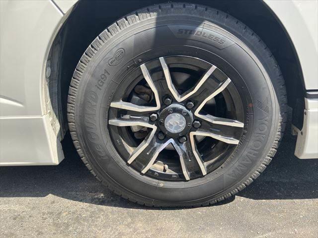 ハイエースバン スーパーＧＬ　ダークプライムＩＩ　禁煙車　ＳＤナビ　バックカメラ　両側スライドドア　衝突軽減ブレーキ　Ｂｌｕｅｔｏｏｔｈ対応　地デジＴＶ　ＥＴＣ　ＭＴモード付　ハーフレザーシート　アイドリングストップ　盗難防止装置（13枚目）