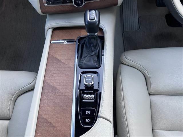 ＸＣ９０ Ｔ５　ＡＷＤ　モーメンタム　Ｂｏｗｅｒｓ＆Ｗｉｌｋｉｎｓ　電動リアゲート　純正ＨＤＤナビ　全周囲カメラ　シートヒーター　ＢＳＭ　フルセグＴＶ　Ｂｌｕｅｔｏｏｔｈ　禁煙車　レーダークルーズコントロール　衝突軽減ブレーキ（32枚目）