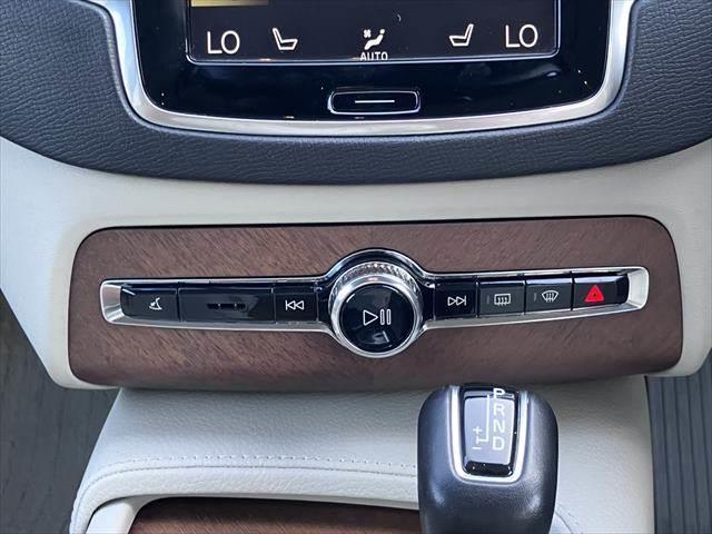 ＸＣ９０ Ｔ５　ＡＷＤ　モーメンタム　Ｂｏｗｅｒｓ＆Ｗｉｌｋｉｎｓ　電動リアゲート　純正ＨＤＤナビ　全周囲カメラ　シートヒーター　ＢＳＭ　フルセグＴＶ　Ｂｌｕｅｔｏｏｔｈ　禁煙車　レーダークルーズコントロール　衝突軽減ブレーキ（33枚目）