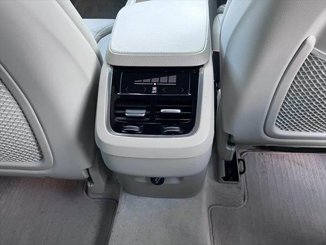 ＸＣ９０ Ｔ５　ＡＷＤ　モーメンタム　Ｂｏｗｅｒｓ＆Ｗｉｌｋｉｎｓ　電動リアゲート　純正ＨＤＤナビ　全周囲カメラ　シートヒーター　ＢＳＭ　フルセグＴＶ　Ｂｌｕｅｔｏｏｔｈ　禁煙車　レーダークルーズコントロール　衝突軽減ブレーキ（34枚目）