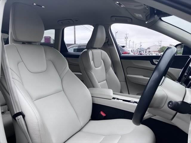 ＸＣ６０ Ｄ４　ＡＷＤ　モーメンタム　全席シートヒーター　全方位カメラ　純正メモリーナビ　ＬＥＤヘッドライト　障害物センサー　ブラインドスポットモニター　本革シート　禁煙車　アダプティブフクルーズコントロール　パーキングアシスト（7枚目）