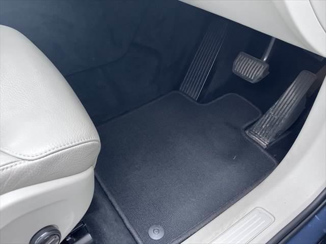 ＸＣ６０ Ｄ４　ＡＷＤ　モーメンタム　全席シートヒーター　全方位カメラ　純正メモリーナビ　ＬＥＤヘッドライト　障害物センサー　ブラインドスポットモニター　本革シート　禁煙車　アダプティブフクルーズコントロール　パーキングアシスト（52枚目）
