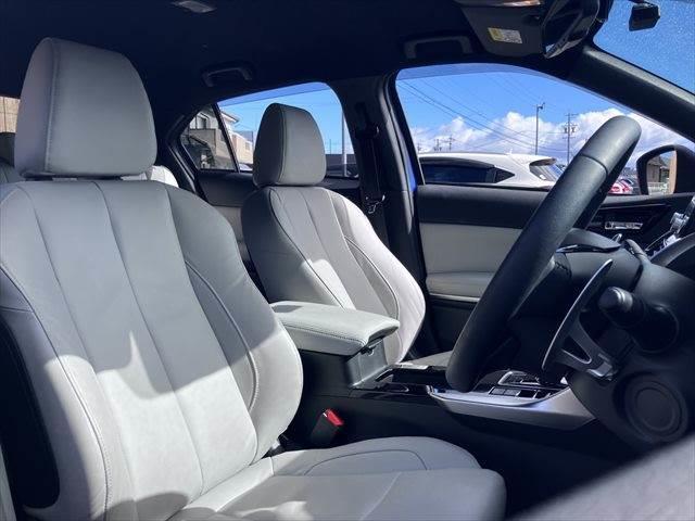 エクリプスクロスPHEV P 4WD 本革シート 純正メモリーナビ レーダークルーズコントロール 全方位カメラ シートヒーター 禁煙車 LEDヘッドライト Bluetooth 衝突軽減ブレーキ 障害物センサー ETC パワーシート(7枚目)