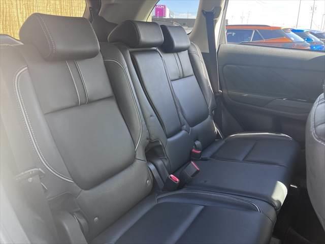 アウトランダーPHEV Gプレミアムパッケージ 4WD 黒本革シート ロックフォードサウンド 純正SDナビ レーダークルーズコントロール 全周囲カメラ シートヒーター 禁煙車 ステアリングヒーター 衝突軽減ブレーキ フルセグTV(8枚目)