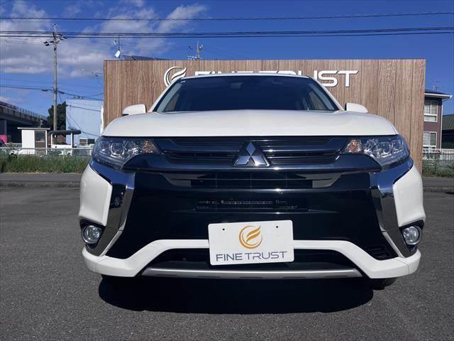 アウトランダーPHEV Gプレミアムパッケージ 4WD 黒本革シート ロックフォードサウンド 純正SDナビ レーダークルーズコントロール 全周囲カメラ シートヒーター 禁煙車 ステアリングヒーター 衝突軽減ブレーキ フルセグTV(14枚目)