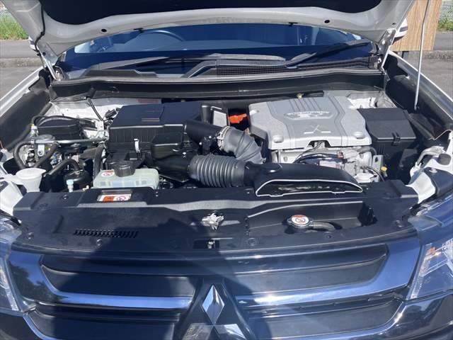 アウトランダーPHEV Gプレミアムパッケージ 4WD 黒本革シート ロックフォードサウンド 純正SDナビ レーダークルーズコントロール 全周囲カメラ シートヒーター 禁煙車 ステアリングヒーター 衝突軽減ブレーキ フルセグTV(30枚目)