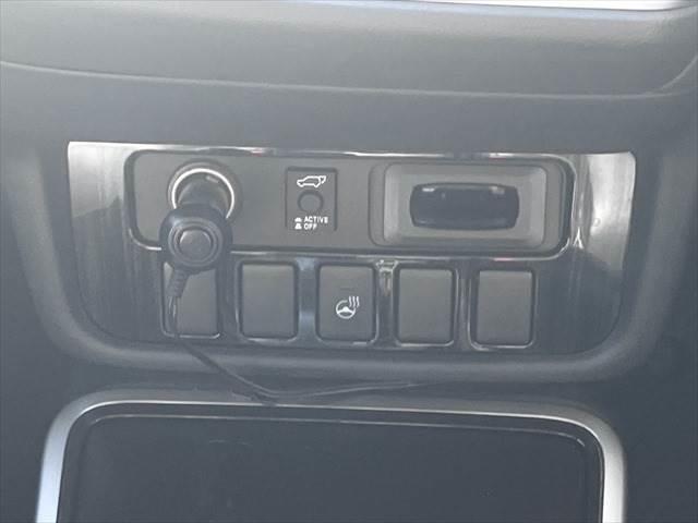 アウトランダーPHEV Gプレミアムパッケージ 4WD 黒本革シート ロックフォードサウンド 純正SDナビ レーダークルーズコントロール 全周囲カメラ シートヒーター 禁煙車 ステアリングヒーター 衝突軽減ブレーキ フルセグTV(39枚目)