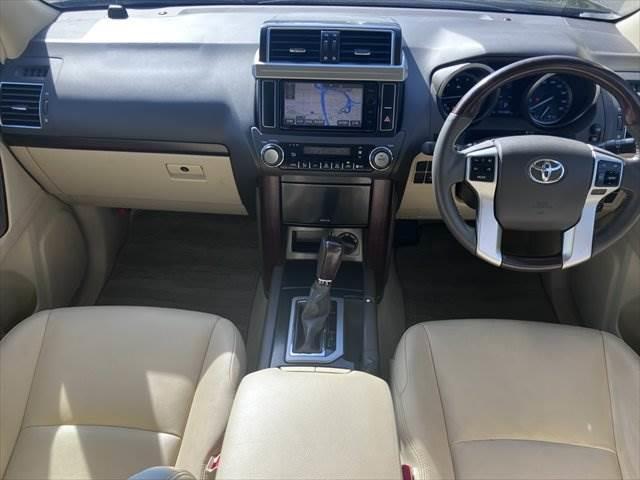 ランドクルーザープラド ＴＸ　Ｌパッケージ　本革ベージュシート　純正ＳＤナビ　クルーズコントロール　バックカメラ　４ＷＤ　禁煙車　フルセグＴＶ　Ｂｌｕｅｔｏｏｔｈ　ＬＥＤヘッドライト　シートヒーター　パワーシート　ミュージックサーバー（3枚目）