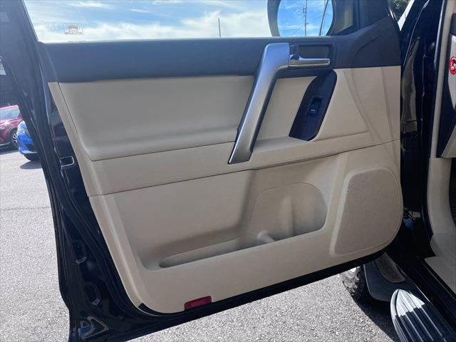 ランドクルーザープラド ＴＸ　Ｌパッケージ　本革ベージュシート　純正ＳＤナビ　クルーズコントロール　バックカメラ　４ＷＤ　禁煙車　フルセグＴＶ　Ｂｌｕｅｔｏｏｔｈ　ＬＥＤヘッドライト　シートヒーター　パワーシート　ミュージックサーバー（64枚目）