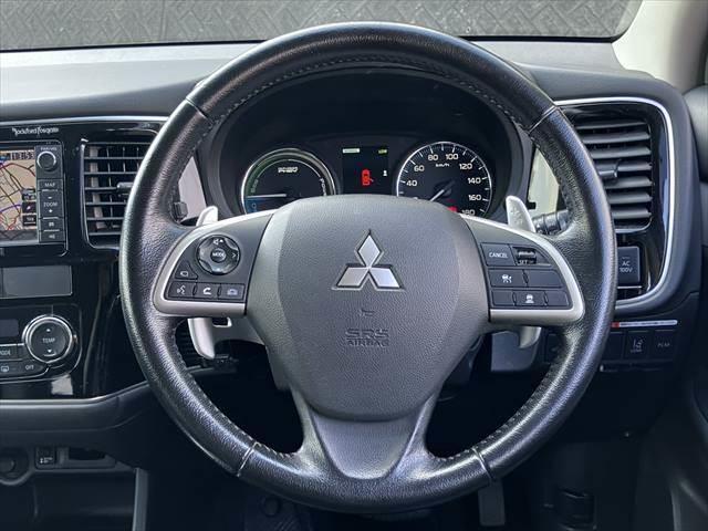 アウトランダーPHEV Gプレミアムパッケージ 黒本革シート 純正ナビ レーダークルーズコントロール バックカメラ AC100V電源 シートヒーター パワーシート 電動リアゲート Bluetooth ETC HIDヘッドライト(10枚目)