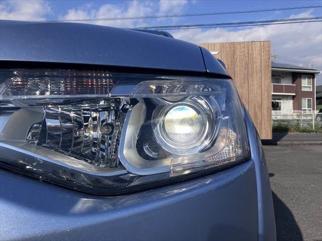 アウトランダーPHEV Gプレミアムパッケージ 黒本革シート 純正ナビ レーダークルーズコントロール バックカメラ AC100V電源 シートヒーター パワーシート 電動リアゲート Bluetooth ETC HIDヘッドライト(11枚目)