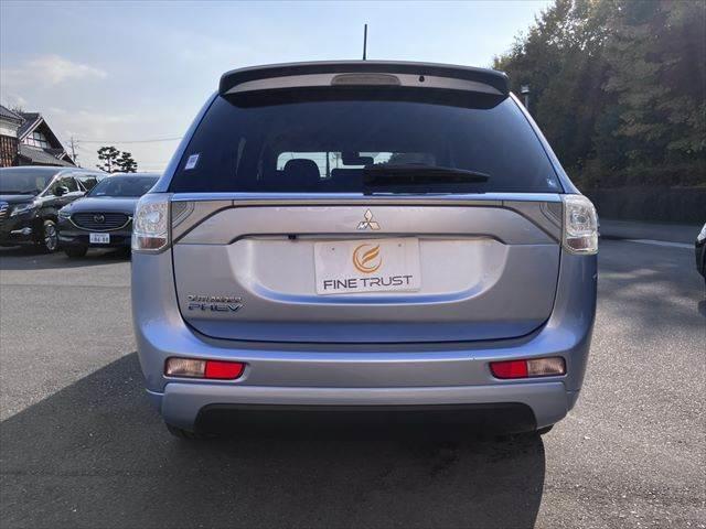 アウトランダーPHEV Gプレミアムパッケージ 黒本革シート 純正ナビ レーダークルーズコントロール バックカメラ AC100V電源 シートヒーター パワーシート 電動リアゲート Bluetooth ETC HIDヘッドライト(17枚目)