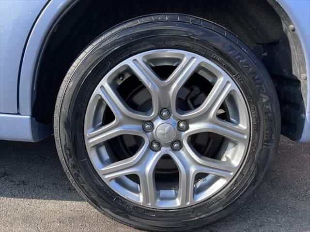 アウトランダーPHEV Gプレミアムパッケージ 黒本革シート 純正ナビ レーダークルーズコントロール バックカメラ AC100V電源 シートヒーター パワーシート 電動リアゲート Bluetooth ETC HIDヘッドライト(27枚目)