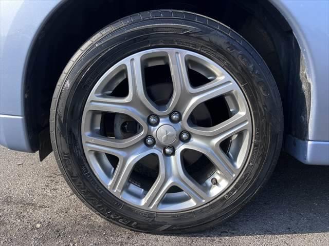 アウトランダーPHEV Gプレミアムパッケージ 黒本革シート 純正ナビ レーダークルーズコントロール バックカメラ AC100V電源 シートヒーター パワーシート 電動リアゲート Bluetooth ETC HIDヘッドライト(28枚目)