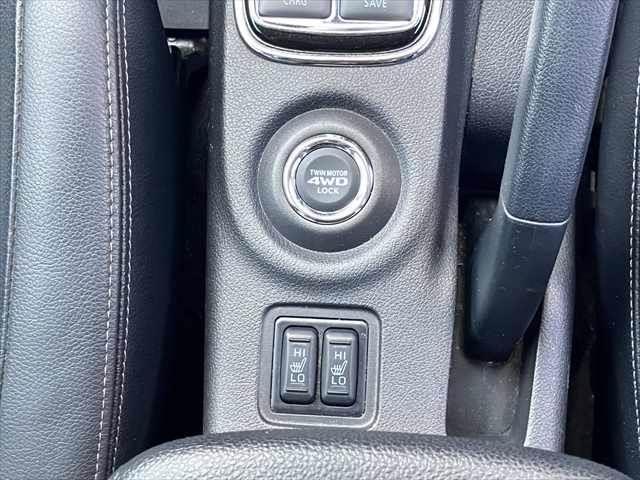 アウトランダーPHEV Gプレミアムパッケージ 黒本革シート 純正ナビ レーダークルーズコントロール バックカメラ AC100V電源 シートヒーター パワーシート 電動リアゲート Bluetooth ETC HIDヘッドライト(36枚目)