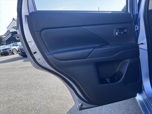 アウトランダーPHEV Gプレミアムパッケージ 黒本革シート 純正ナビ レーダークルーズコントロール バックカメラ AC100V電源 シートヒーター パワーシート 電動リアゲート Bluetooth ETC HIDヘッドライト(63枚目)