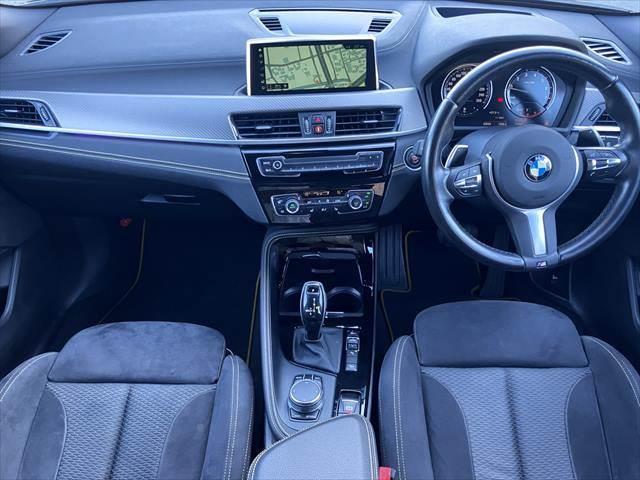 Ｘ２ ｘＤｒｉｖｅ　２０ｉ　ＭスポーツＸ　純正ＨＤＤナビ　アダプティブクルーズコントロール　バックカメラ　禁煙車　シートヒーター　電動リアゲート　ＬＥＤヘッドライト　スマートキー　コーナーセンサー　オートマチックハイビーム　盗難防止装置（3枚目）