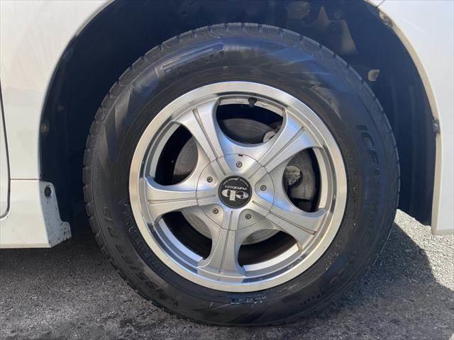 ノア Ｘ　純正ＳＤナビ　フルセグＴＶ　フリップダウンモニター　両側パワースライドドア　禁煙車　バックカメラ　スマートキー　電動格納ミラー　アイドリングストップ　ＥＴＣ　オートエアコン（15枚目）