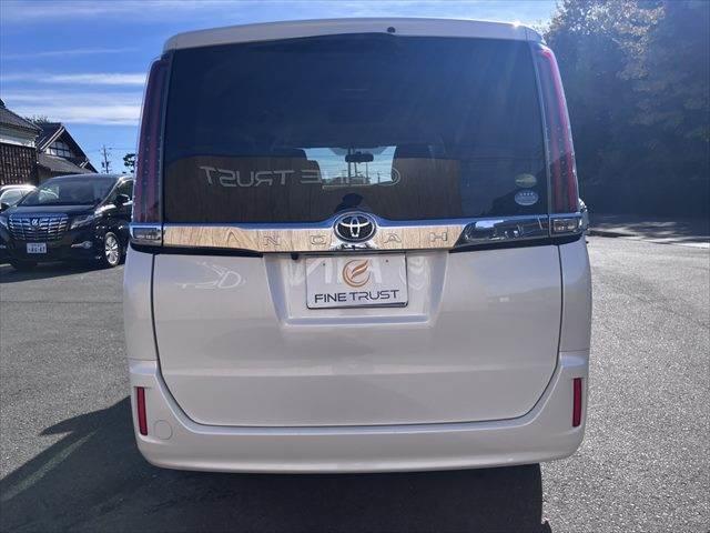 ノア Ｘ　純正ＳＤナビ　フルセグＴＶ　フリップダウンモニター　両側パワースライドドア　禁煙車　バックカメラ　スマートキー　電動格納ミラー　アイドリングストップ　ＥＴＣ　オートエアコン（20枚目）