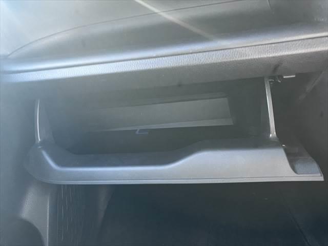 ノア Ｘ　純正ＳＤナビ　フルセグＴＶ　フリップダウンモニター　両側パワースライドドア　禁煙車　バックカメラ　スマートキー　電動格納ミラー　アイドリングストップ　ＥＴＣ　オートエアコン（49枚目）