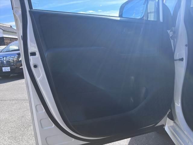 ノア Ｘ　純正ＳＤナビ　フルセグＴＶ　フリップダウンモニター　両側パワースライドドア　禁煙車　バックカメラ　スマートキー　電動格納ミラー　アイドリングストップ　ＥＴＣ　オートエアコン（60枚目）