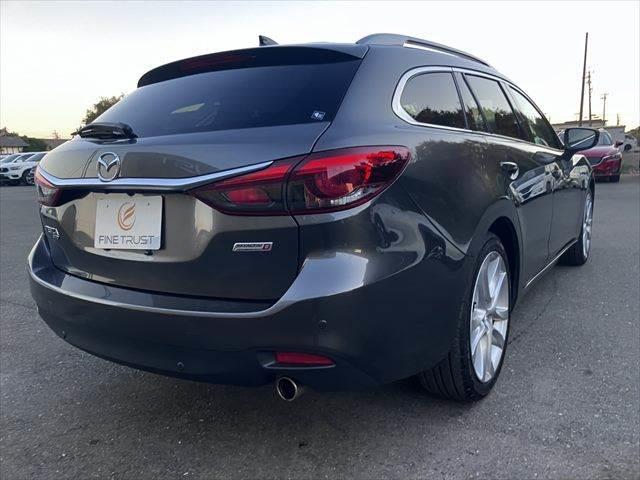 当社自慢のお車です。装備・機関系チェック済み♪横にこの車のセールスポイントを、写真と説明でアピールしてあります♪まずはご覧になってください。