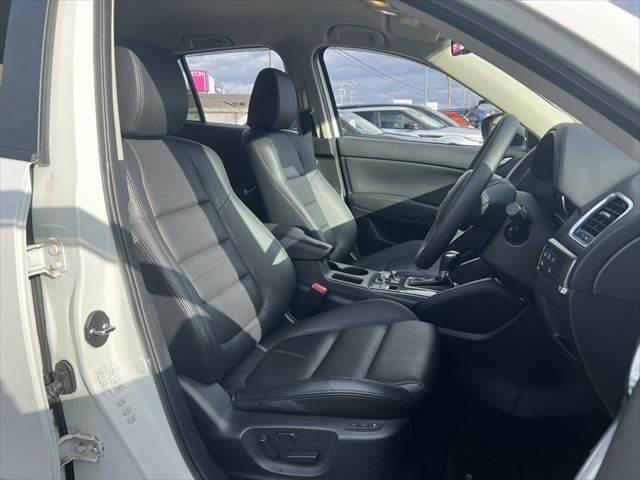 CX-5 XD Lパッケージ 4WD レーダークルーズコントロール 衝突軽減ブレーキ シートヒーター バックカメラ 本革シート パワーシート Bluetooth 禁煙車 LEDヘッドライト スマートキー コーナーセンサー(6枚目)