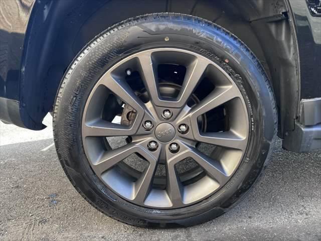 ジープ・コンパス 75thアニバーサリーエディション 4WD SDナビ フルセグTV バックカメラ シートヒーター パワーシート ハーフレザーシート 禁煙車 クルーズコントロール ETC 横滑り防止装置 パワーウィンドウ(26枚目)